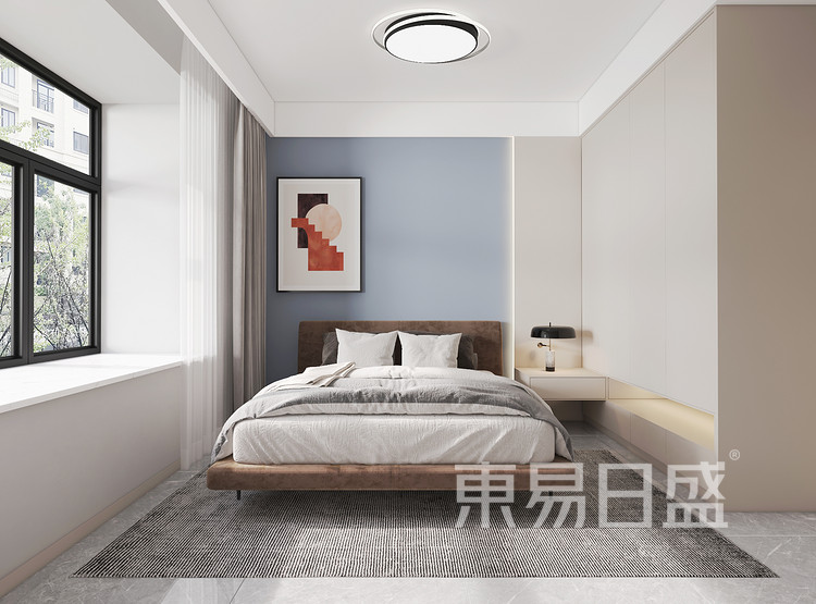主卧室储物空间整体定制，与床头背景结合加上辅助光源，美观与实用兼具。